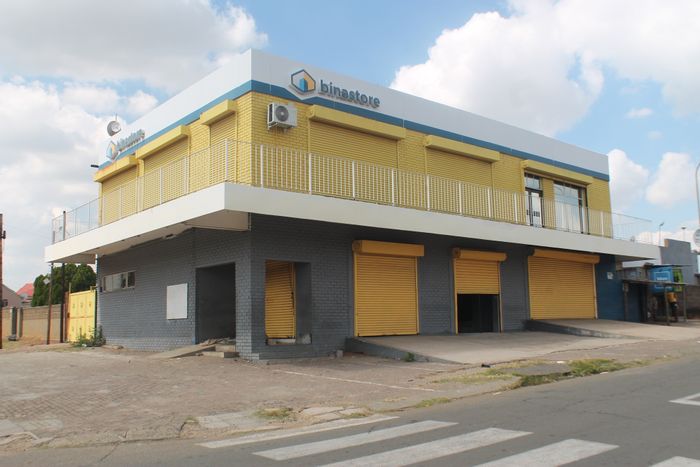Commercial property for sale in Orlando East with high visibility and tenant occupancy.