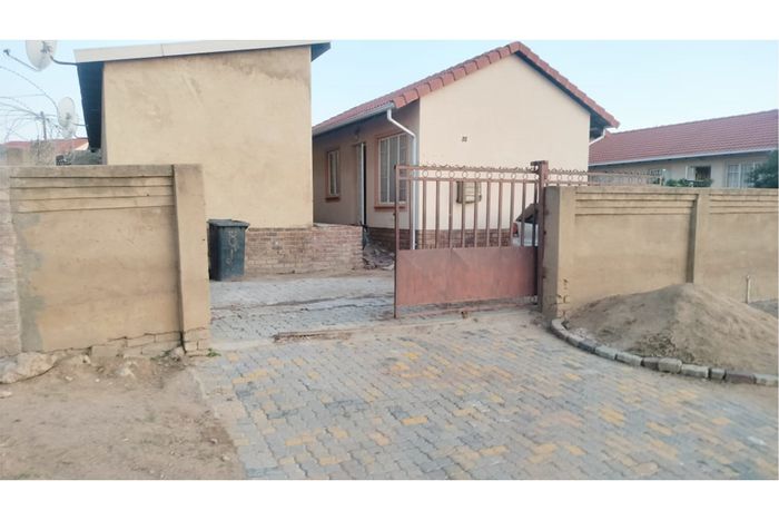 House for Sale in Cosmo City: 3 beds, 1 bath, 6-car parking, investment opportunity.