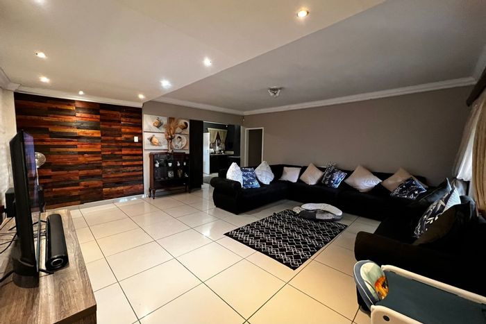 For Sale: House in Wilkoppies with 3 bedrooms, garden, and braai pit.
