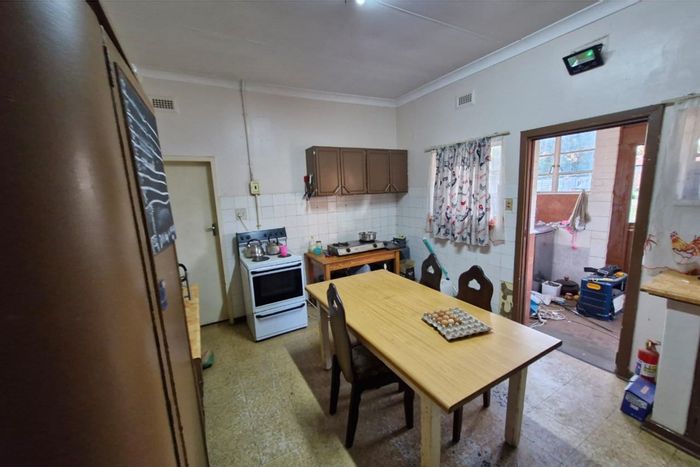 Wilkoppies House For Sale: 4 bedrooms, tenant-occupied, large lot, garage parking.