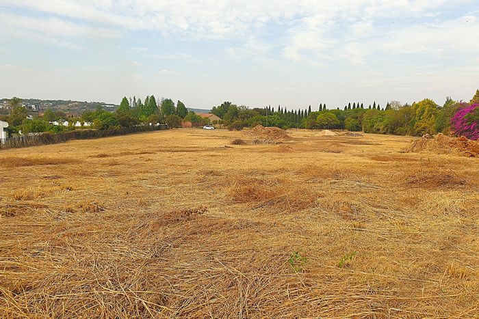 Vacant Land Residential For Sale in Mooikloof Equestrian Estate, 10,000 m² plot.