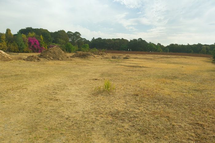Vacant Land Residential For Sale in Mooikloof Equestrian Estate, 10,000 m² plot.