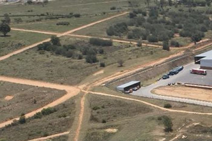 Muldersdrift Retail Property For Sale: High visibility, flexible space, near golf course.