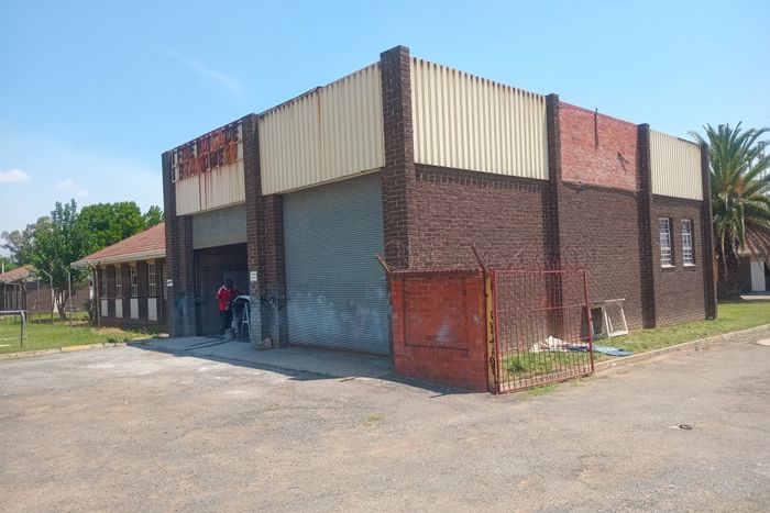 Ingagane Industrial Property For Sale: 6,335 sqm with offices, warehouses, and parking.