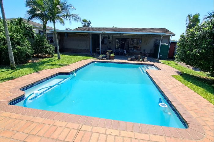 Birdswood House For Sale: 3 bedrooms, pool, garden, security features, and carport.