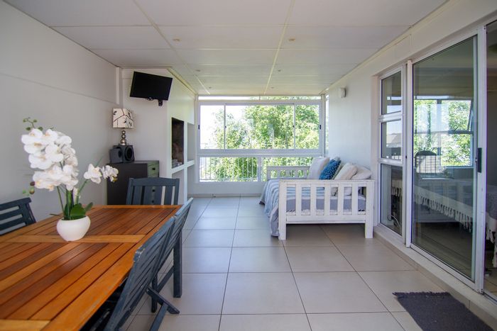 For Sale: 2-bedroom apartment in Vredekloof with security, garage, and clubhouse.