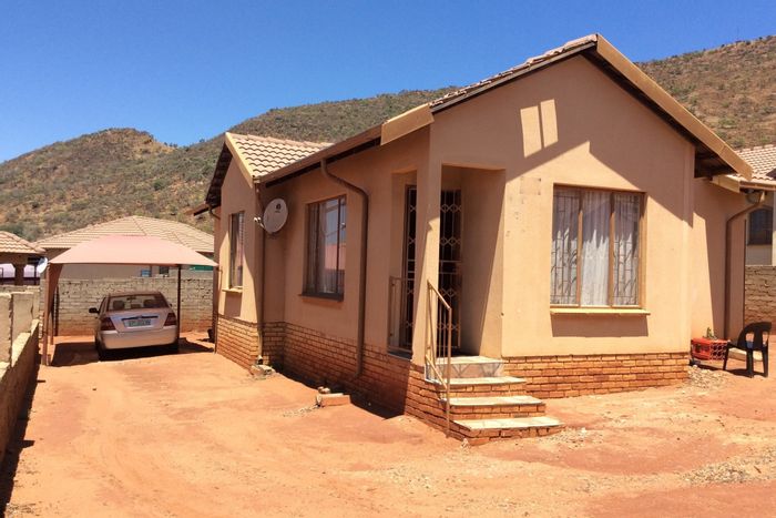 House for Sale in Tlhabane West: 3 bedrooms, spacious yard, close to amenities.