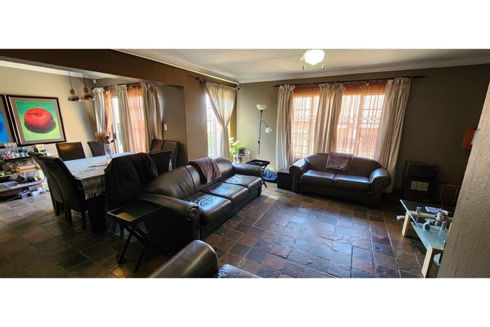 House to Rent in Highveld: 3 beds, flatlet, jacuzzi, lapa, double garage.