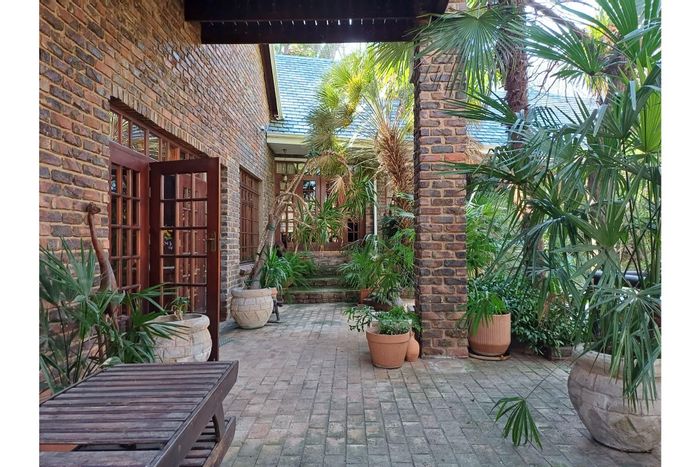 Lodge to Rent in Parys Rural: Riverfront, landing strip, guesthouses, and wildlife.