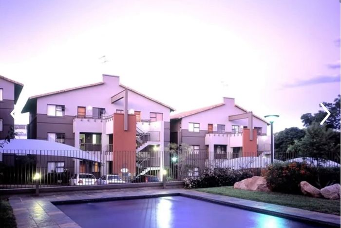 Rivonia Apartment To Rent: 2 beds, pool, garden, parking, close to amenities.