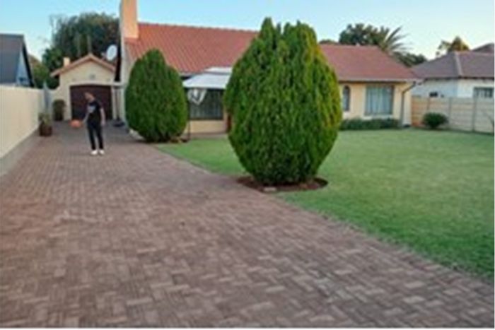 3-bedroom house to rent in Leondale with open-plan living and spacious backyard.