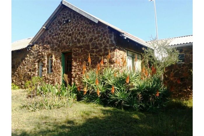 For Sale: 74 ha Farm in Boekenhoutskloof AH with rental income and water rights.