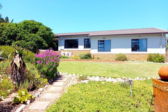 For Sale: House in Vredenburg Central with pool, garden, and double garage.