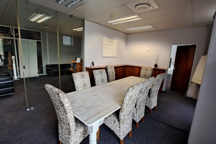 Office To Rent in Mzingazi Golf Estate: 123sqm, furnished, boardroom, parking included.