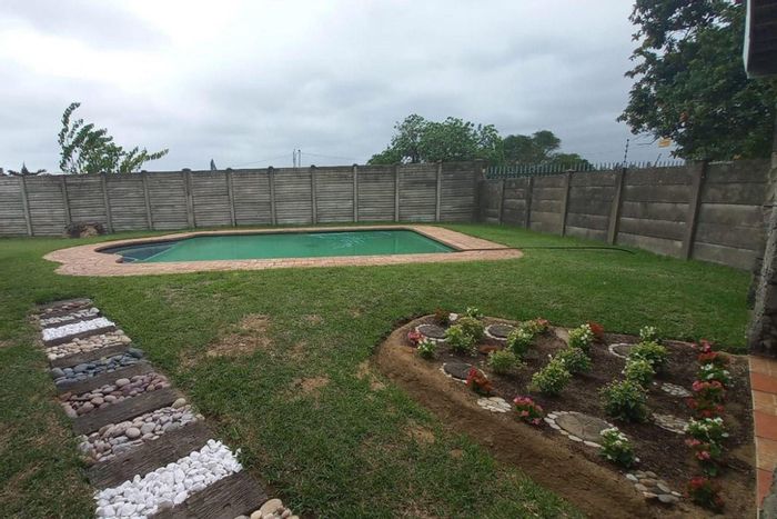 House For Sale in Arboretum: 3 beds, pool, bachelor flat, double garage.