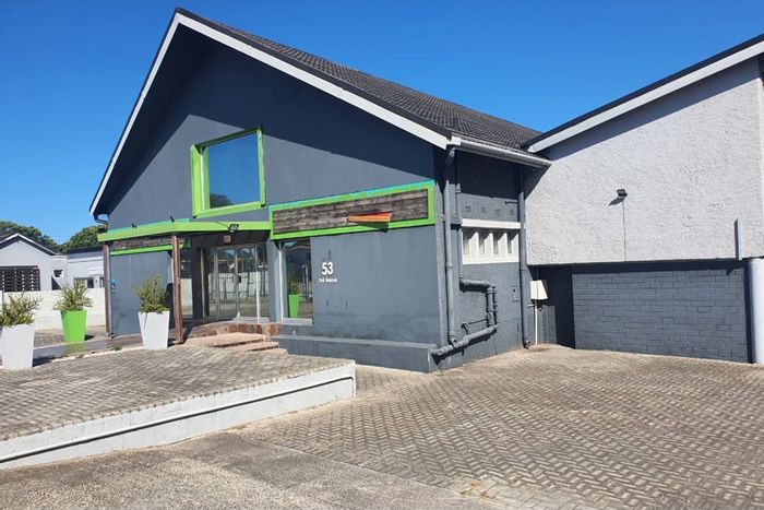 Versatile 770m2 office/showroom in Newton Park, ample parking, adaptable layout. For Sale.