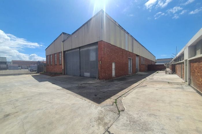 650m2 Industrial Warehouse To Rent in Deal Party with offices and secure access.