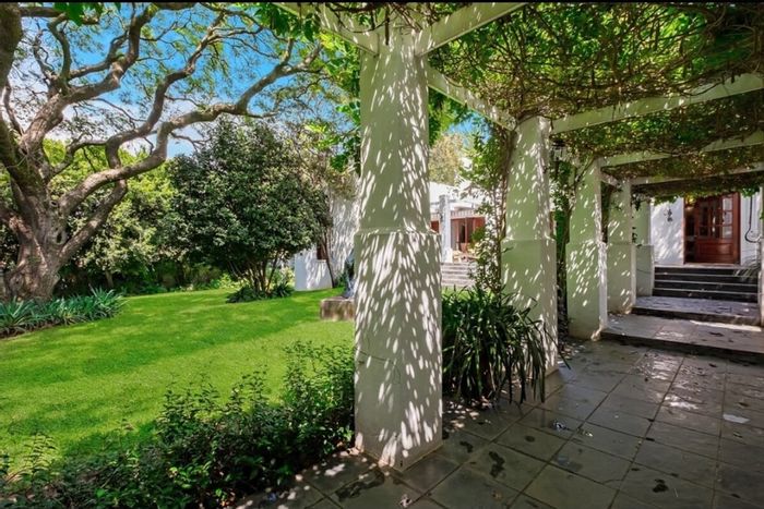Illovo House For Sale: Spacious 5-bedroom, pool, cottage, and expansive garden.