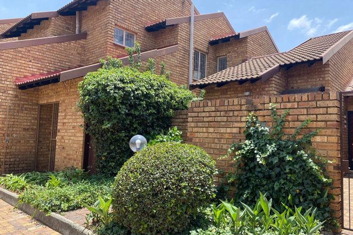 Sasolburg Central Townhouse For Sale: Secure complex, private garden, close to amenities.