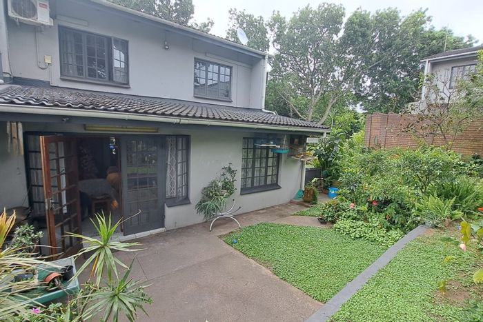 For Sale: 4-Bedroom Townhouse in Arboretum with garden, pool, and basketball court.