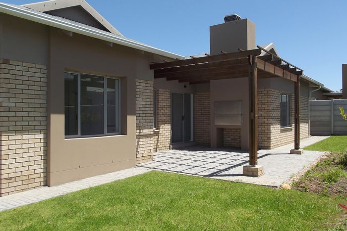 For Sale: House in Mooikloof Country Estate with 24/7 security, pet-friendly garden.