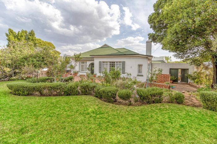 Parktown House For Sale: Spacious 3-bed home, pool, garden, and ample parking.