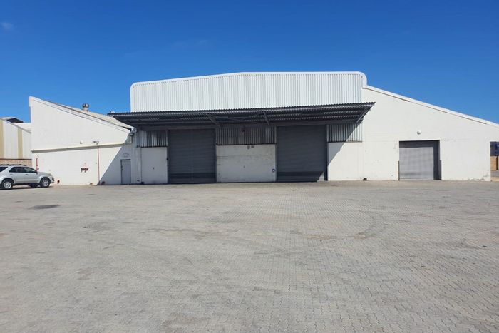 2040m2 Industrial Warehouse To Rent in Deal Party with 24hr Security Access.