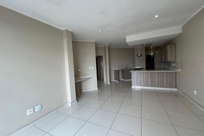 Rivonia Apartment To Rent: 2 beds, secure parking, near Gautrain and schools.