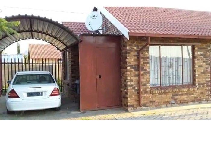 3-bedroom house for sale in Mmabatho with parking and tenant-occupied potential.