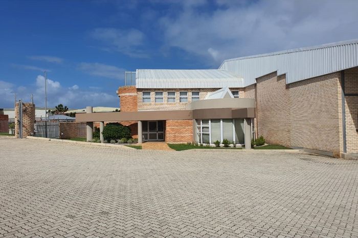 Industrial warehouse in Fairview to rent: 2500m2, secure, temperature-controlled, ample parking.