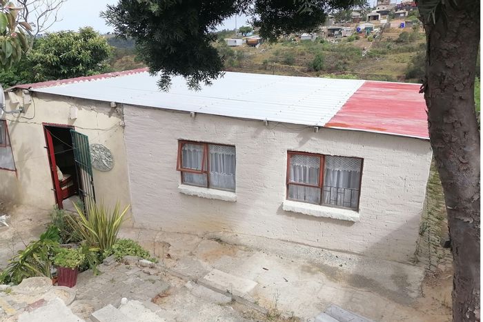 Pacaltsdorp House For Sale: Spacious yard, open plan living, great potential.