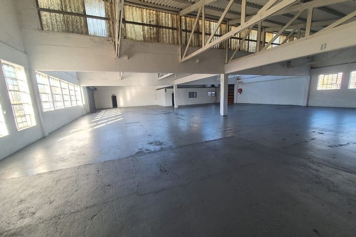 Industrial warehouse in Deal Party to rent with offices, parking, and secure yard.