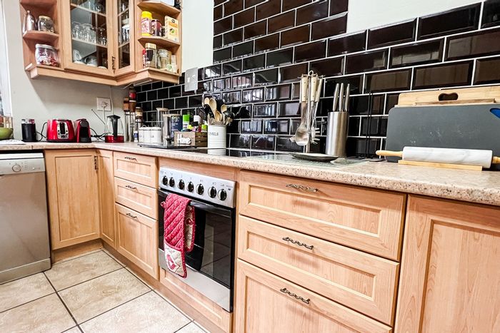 For Sale: Oakdale house with spacious living, double garage, and security features.