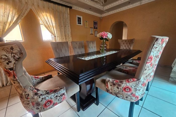 4-Bedroom House To Rent in The Orchards with Pool, Flatlet, and Ample Parking.
