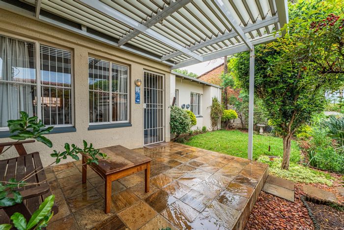 For Sale: Ferndale Townhouse with garden, 3 beds, 2 baths, carport, garage.