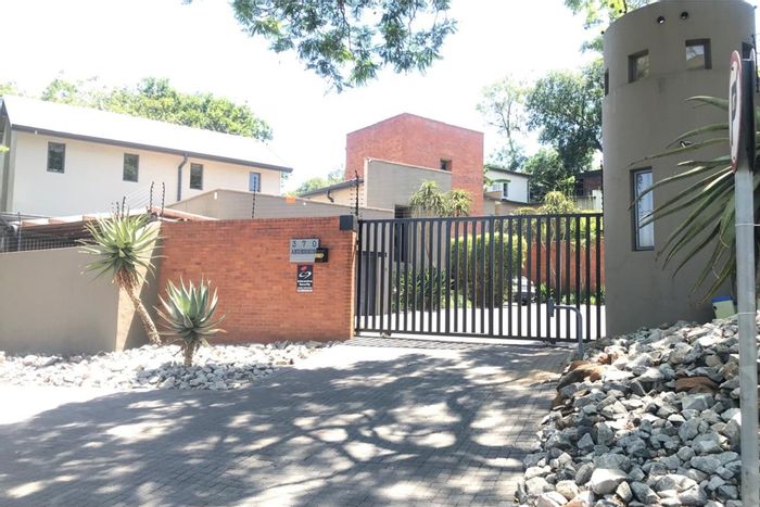 For Sale: Brooklyn House with 4 Bedrooms, Air Conditioning, and Private Garden.