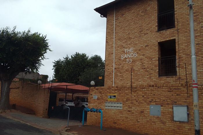 2-Bedroom Apartment To Rent in Alberton North with 2 Parking Spaces and Security.