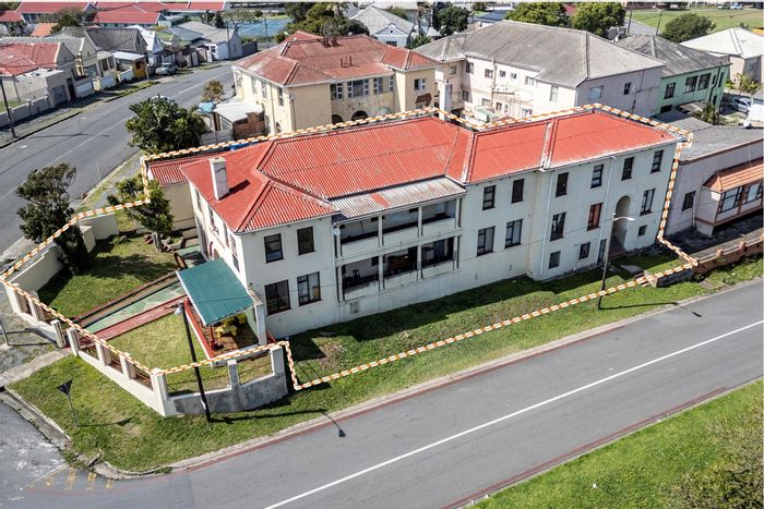 For Sale: Retail Property in Quigney with 49 Bedrooms, 2 Kitchens, and Laundry.