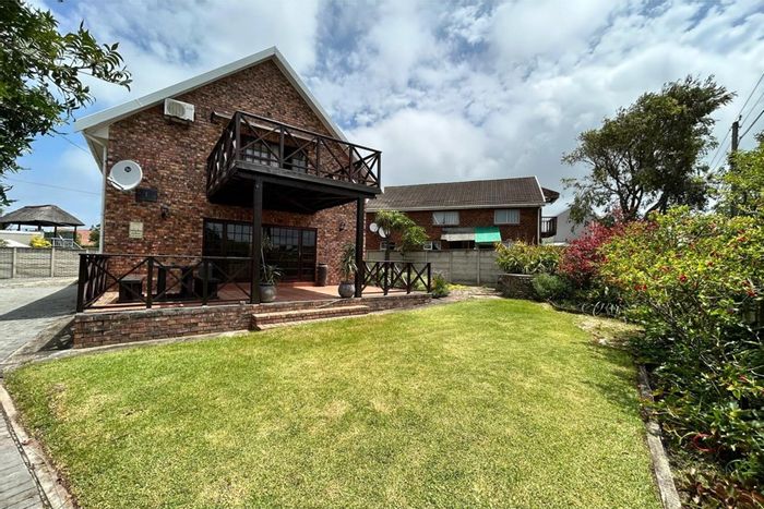 For Sale: House in Sunrise On Sea with 4 beds, sea views, and landscaped garden.