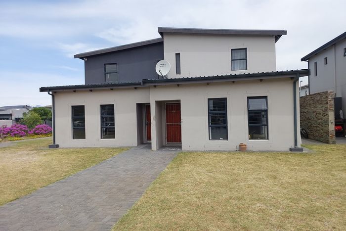 For Sale: Townhouse in Parklands North with 3 beds, secure complex, and playground.