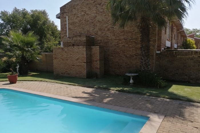 For Sale: Townhouse in Dagbreek Ext 4 with pool, study, and backup water tank.