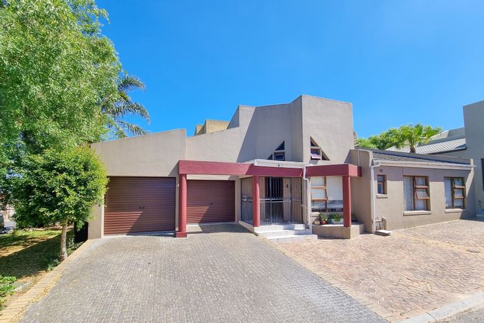 For Sale: House in Protea Village with 3 beds, double garage, indoor braai.