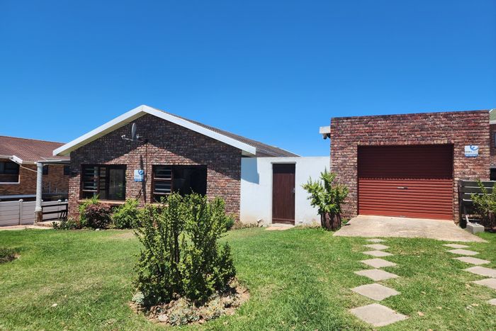 Wavecrest House For Sale: 3 bedrooms, garage, courtyard, near ocean views.