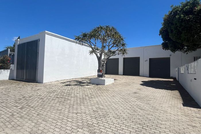 Cannonville House For Sale: 6 bedrooms, 2 baths, large garage, near Addo Park.