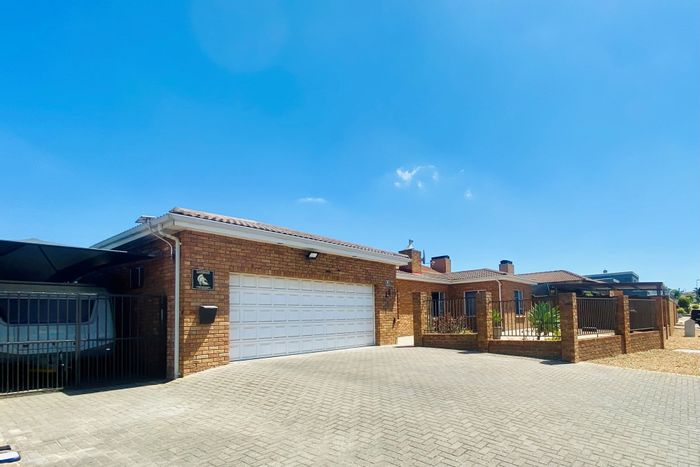 For Sale: House in Brackenfell South with pool, garage, and air conditioning.