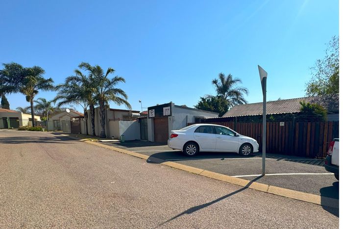 Zwartkop Office for Sale: Private offices, parking, storage, security features included.