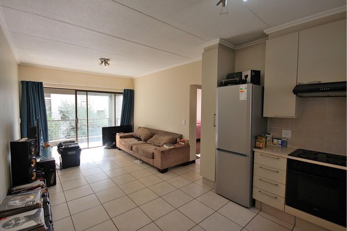 Lonehill Apartment For Sale: Clubhouse, pool, balcony, and secure carport included.