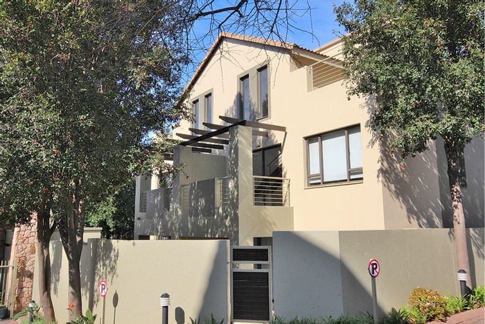 Bryanston Apartment For Sale: 1 bed, pool access, secure parking, online bidding available.