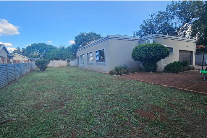 For Sale: House in Wierda Park with pool, lapa, study, and security features.