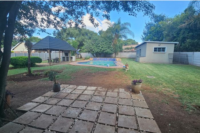 Wierda Park House For Sale: 4 bedrooms, pool, study, lapa, and security features.